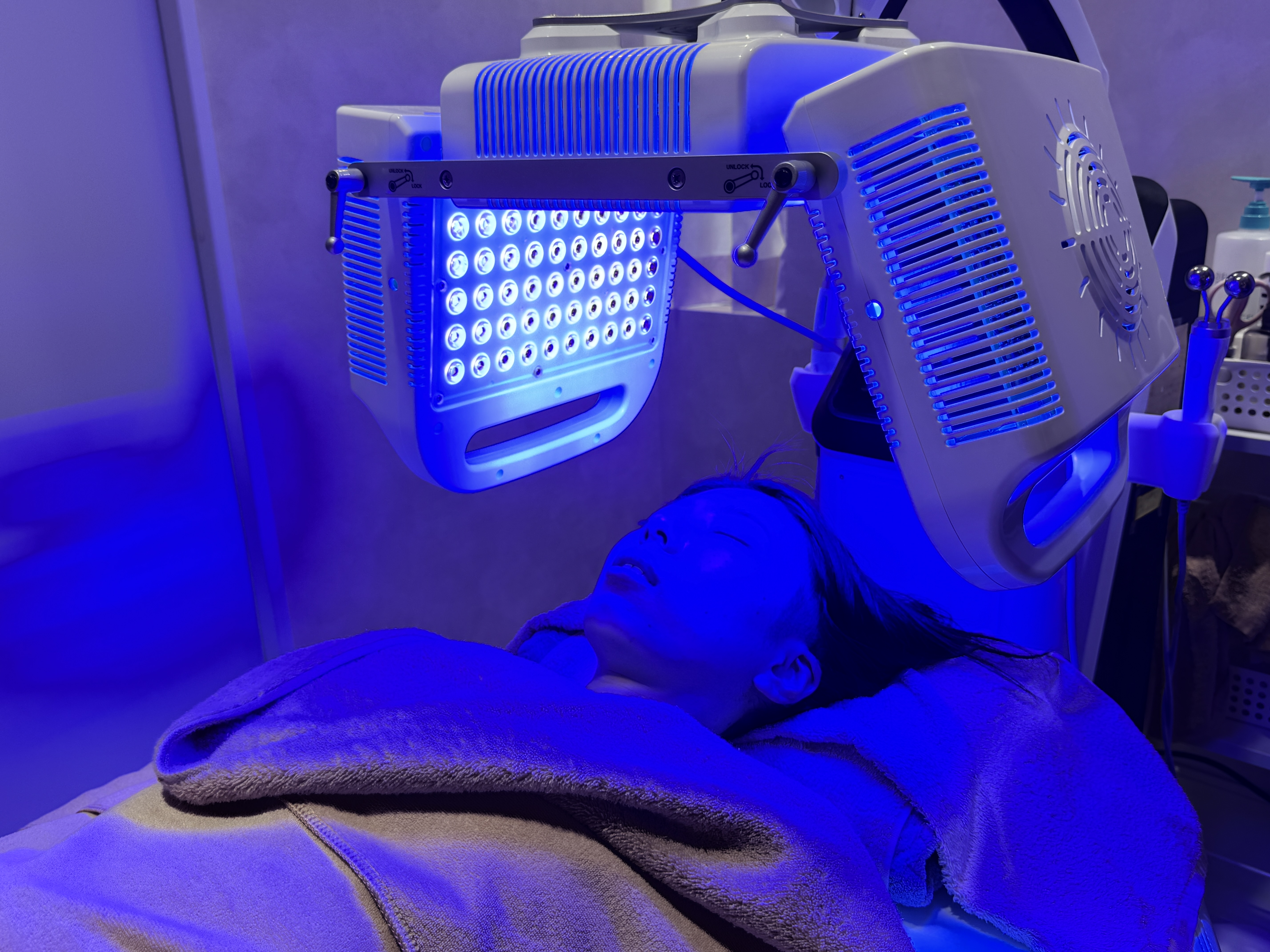 Radiance 最新LED光療法による肌ケア