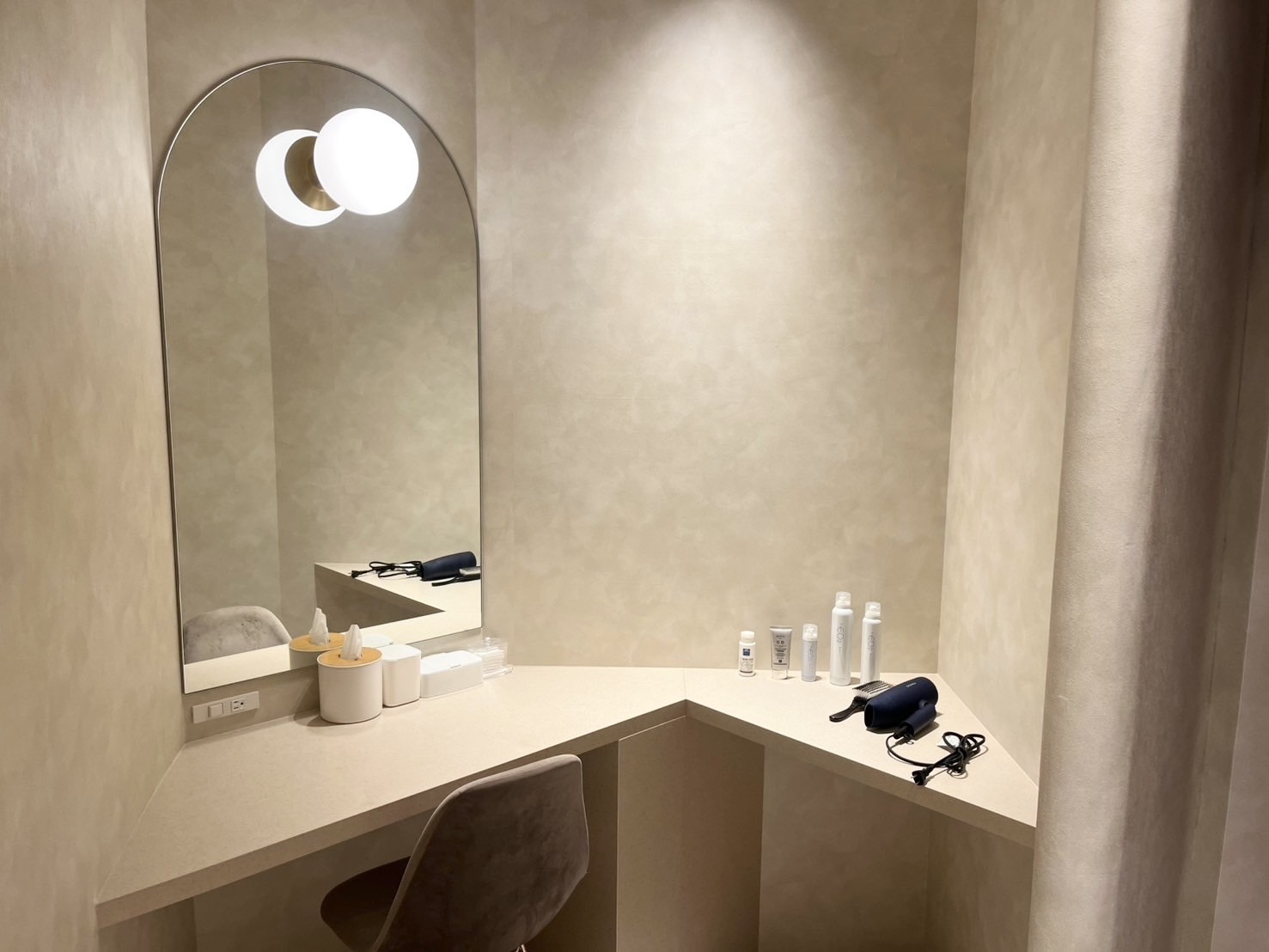 Radiance 施術後にメイク直しができるパウダールーム