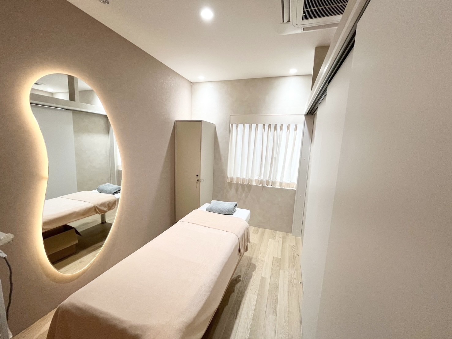 Radiance 清潔感のある完全個室の施術ルーム